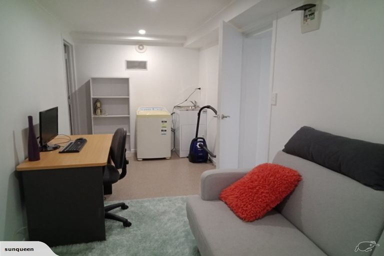 Photo of property in 1/27 Sunnynook Road, Forrest Hill, Auckland, 0620