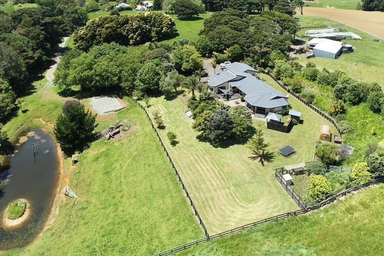 Photo of property in 166 Holmes Road, Waiuku, 2682