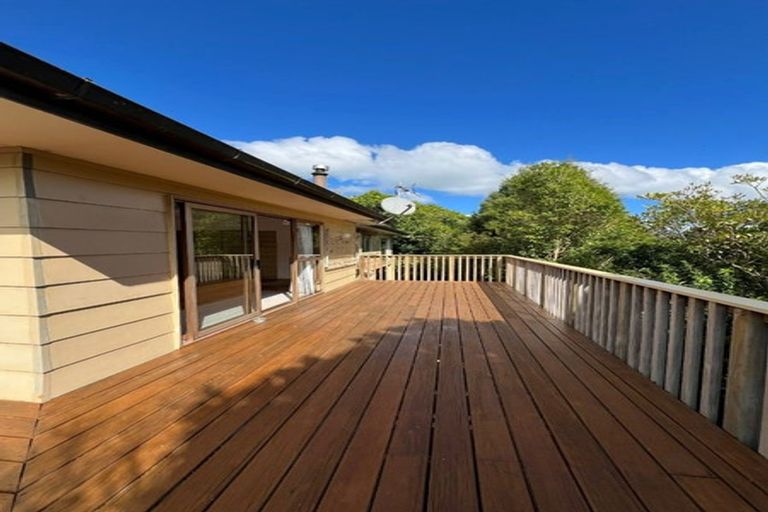 Photo of property in 42 Coroglen Avenue, Birkenhead, Auckland, 0626