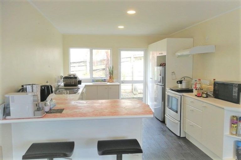 Photo of property in 2/7 Bruce Road, Glenfield, Auckland, 0629