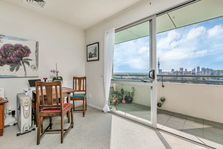 Photo of property in Luna Apartments, 6r/16 Burton Street, Grafton, Auckland, 1010