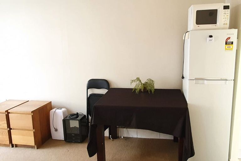 Photo of property in 13 Vina Place, Massey, Auckland, 0614