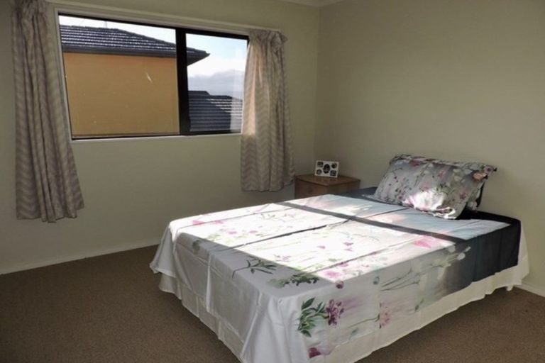 Photo of property in 18 Pendennis Point, Camborne, Porirua, 5026