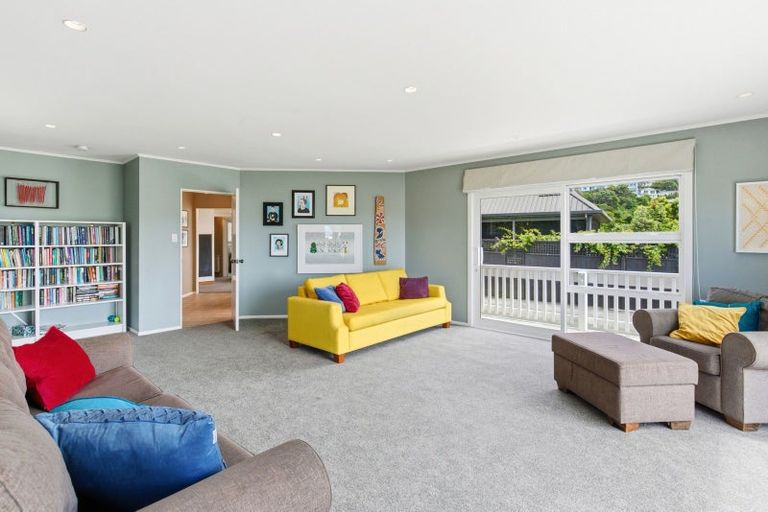 Photo of property in 34 Ranui Crescent, Khandallah, Wellington, 6035