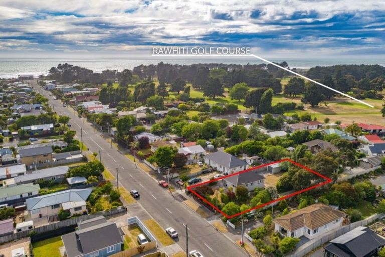 Photo of property in 113 Bowhill Road, New Brighton, Christchurch, 8083
