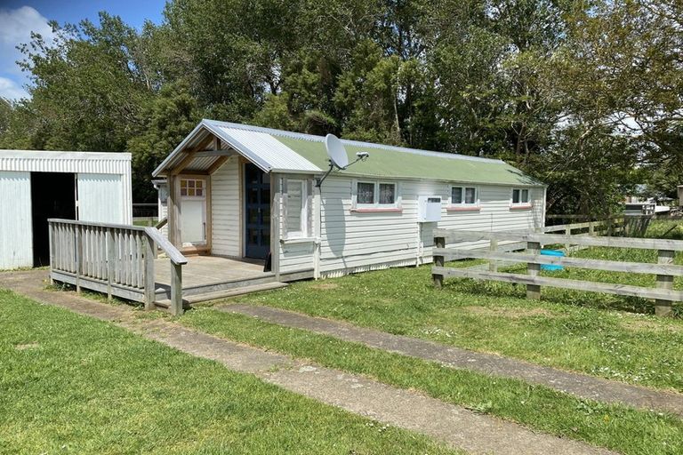 Photo of property in 27 Park Lane, Kaponga, Hawera, 4679