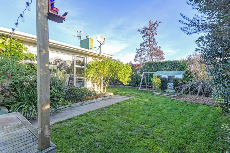 Photo of property in 15 Acacia Street, Kelvin Grove, Palmerston North, 4414
