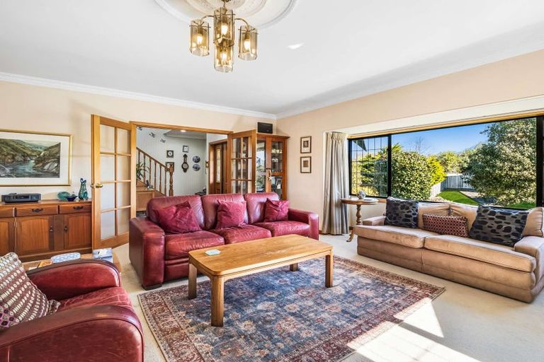 Photo of property in 43 Kilkenny Place, Fitzherbert, Palmerston North, 4410