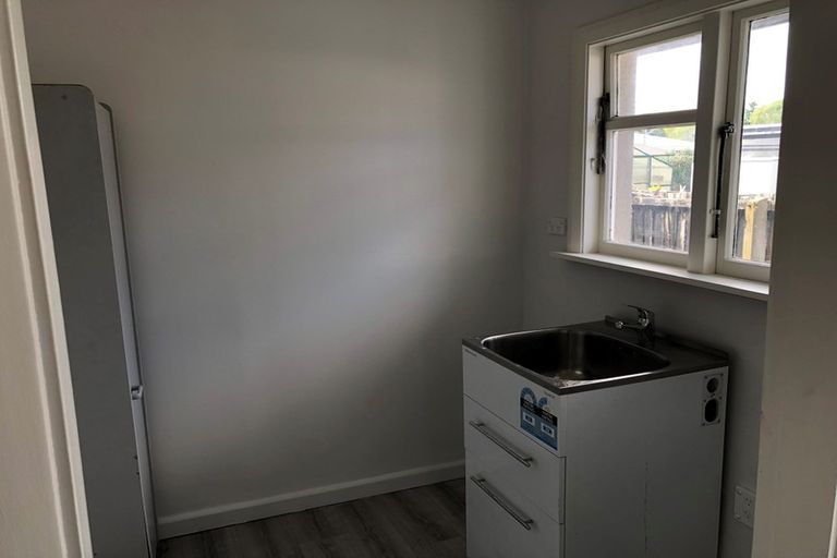 Photo of property in 27 Middlepark Road, Sockburn, Christchurch, 8042