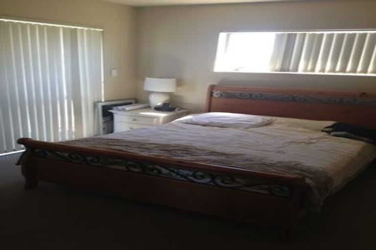 Photo of property in 13 Bordeaux Parade, Te Atatu South, Auckland, 0610