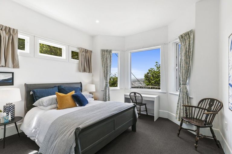 Photo of property in 112 Kelburn Parade, Kelburn, Wellington, 6012