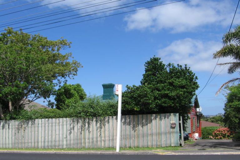 Photo of property in 229 Eskdale Road, Birkenhead, Auckland, 0626