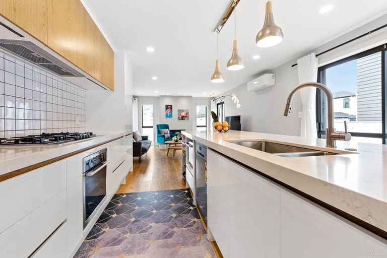 Photo of property in 16 Kearns Drive, Hobsonville, Auckland, 0616