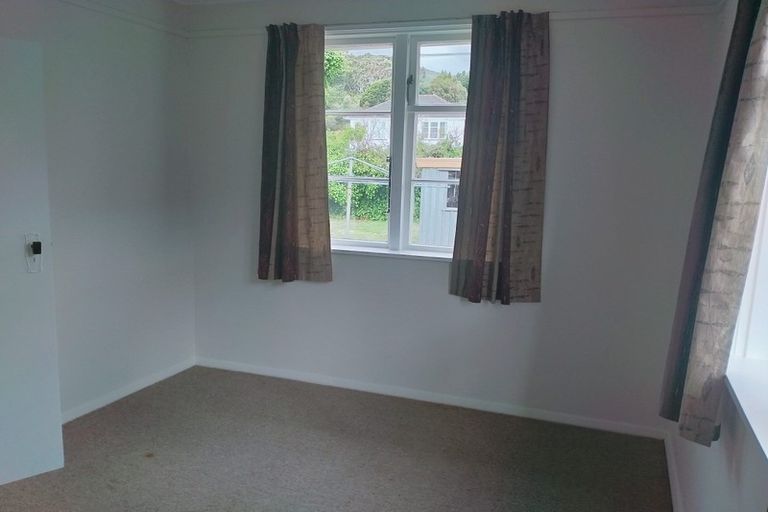 Photo of property in 72 Hewer Crescent, Naenae, Lower Hutt, 5011