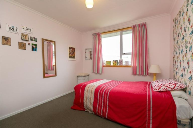 Photo of property in 42 Cumberland Street, Merrilands, New Plymouth, 4312