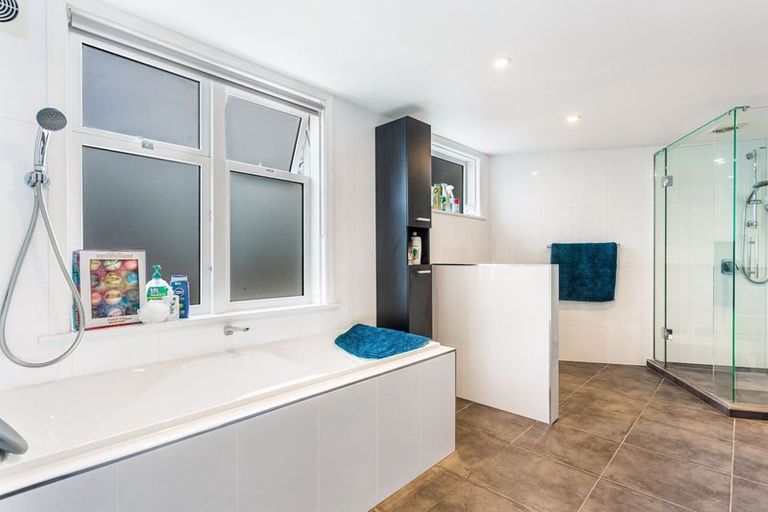 Photo of property in 15 Divich Avenue, Te Atatu South, Auckland, 0610