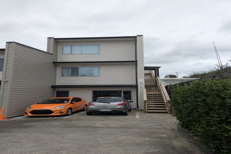 Photo of property in 9/19 Collins Avenue, Tawa, Wellington, 5028