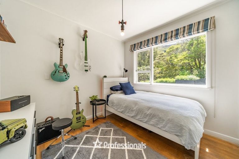 Photo of property in 132 Cheviot Road, Lowry Bay, Lower Hutt, 5013