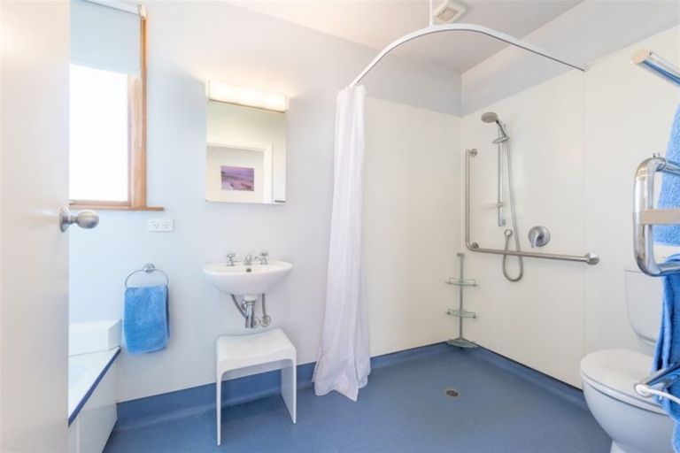 Photo of property in 2 Whakataki Grove, Waiwhetu, Lower Hutt, 5010