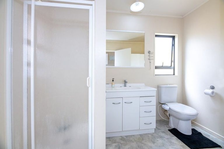 Photo of property in 12 Greville Road, Pinehill, Auckland, 0632