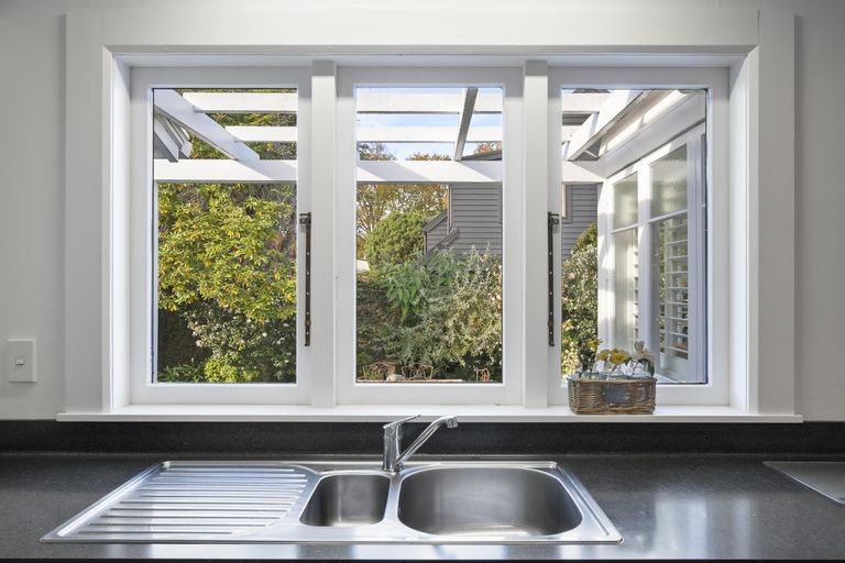 Photo of property in 44 Manapouri Crescent, Hokowhitu, Palmerston North, 4410