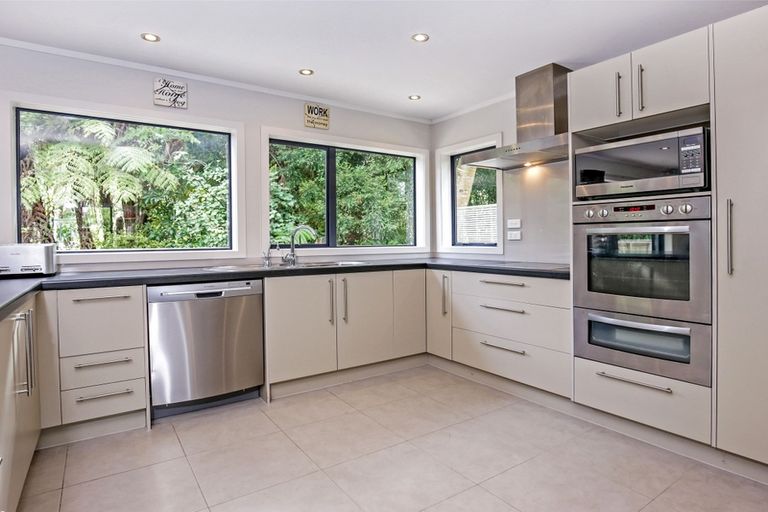 Photo of property in 97 Woodlands Park Road, Titirangi, Auckland, 0604