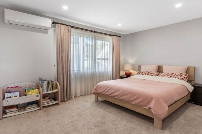 Photo of property in 254 Glamorgan Drive, Northcross, Auckland, 0630