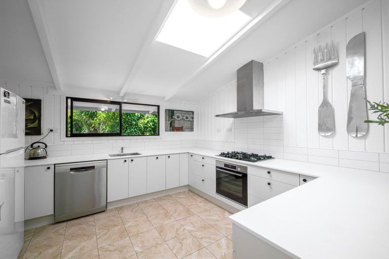 Photo of property in 28 Florance Avenue, Russell, 0202