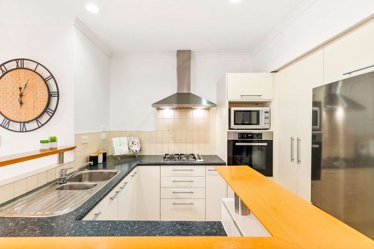 Photo of property in 36 Gunner Drive, Te Atatu Peninsula, Auckland, 0610