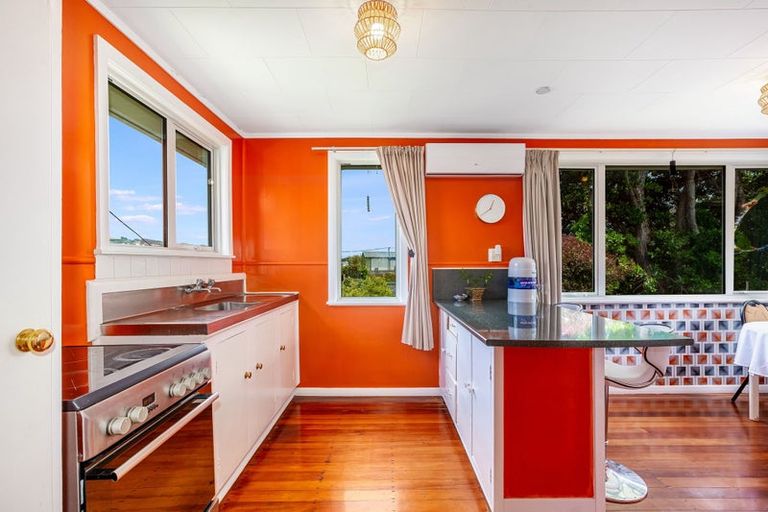 Photo of property in 50 Dimock Street, Titahi Bay, Porirua, 5022