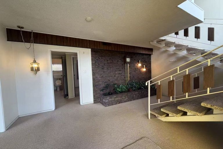 Photo of property in 73 Redoubt Road, Goodwood Heights, Auckland, 2105