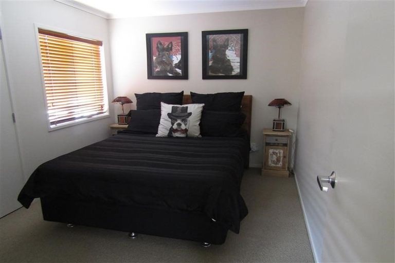 Photo of property in 4 Diamond Grove, Brown Owl, Upper Hutt, 5018