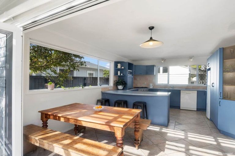 Photo of property in 13 Miller Street, Point Chevalier, Auckland, 1022