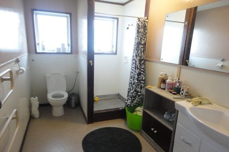 Photo of property in 117 Seymour Road, Sunnyvale, Auckland, 0612