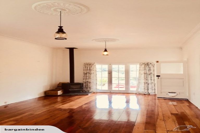 Photo of property in 15 Waitakere Road, Waitakere, Auckland, 0816