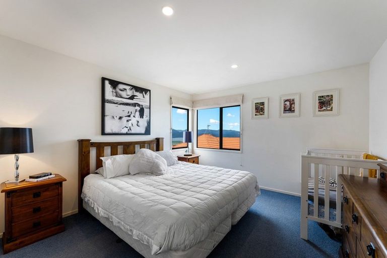 Photo of property in 75a Dress Circle, Newlands, Wellington, 6037