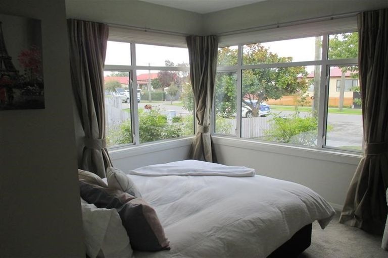 Photo of property in 15 Woodville Street, Edgeware, Christchurch, 8013