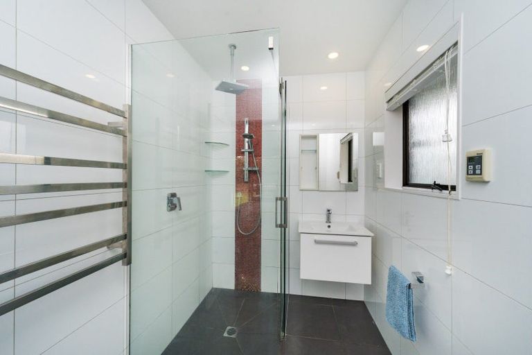 Photo of property in 108 John F Kennedy Drive, Milson, Palmerston North, 4414