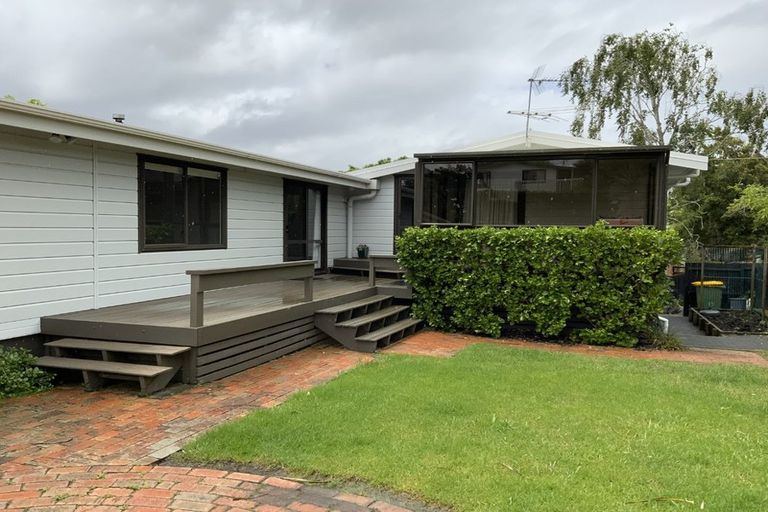 Photo of property in 17 Chablis Place, Henderson, Auckland, 0612