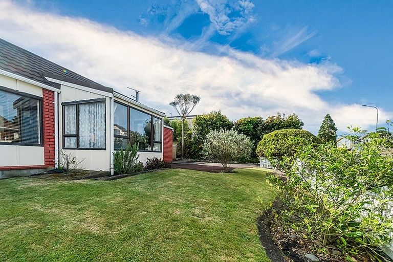 Photo of property in 24 Tiverton Crescent, Whalers Gate, New Plymouth, 4310