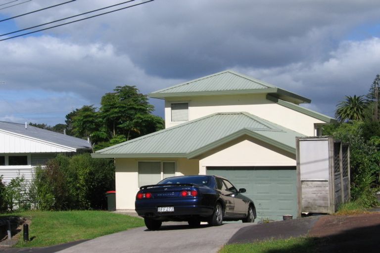 Photo of property in 15a Gill Crescent, Blockhouse Bay, Auckland, 0600