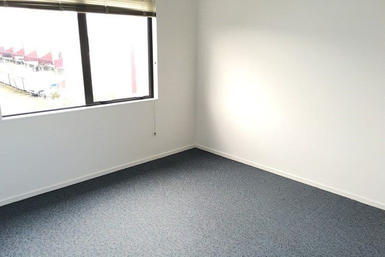 Photo of property in 27/8 Margan Avenue, New Lynn, Auckland, 0600