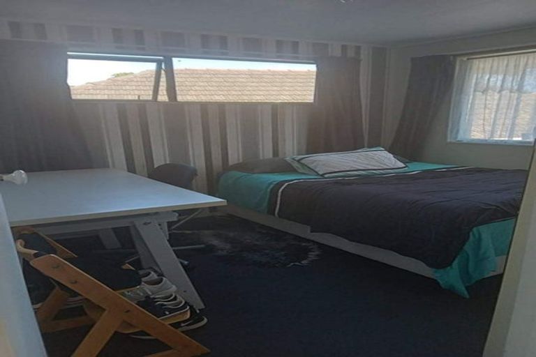 Photo of property in 17 Oreil Avenue, West Harbour, Auckland, 0618