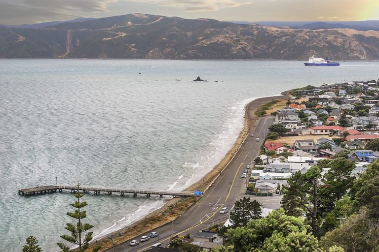 Photo of property in 32 Newport Terrace, Seatoun, Wellington, 6022