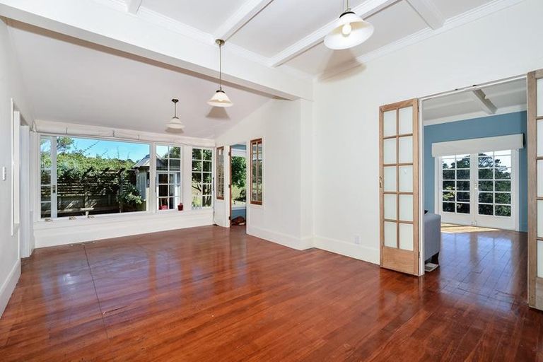 Photo of property in 344 Waitakere Road, Taupaki, Henderson, 0782