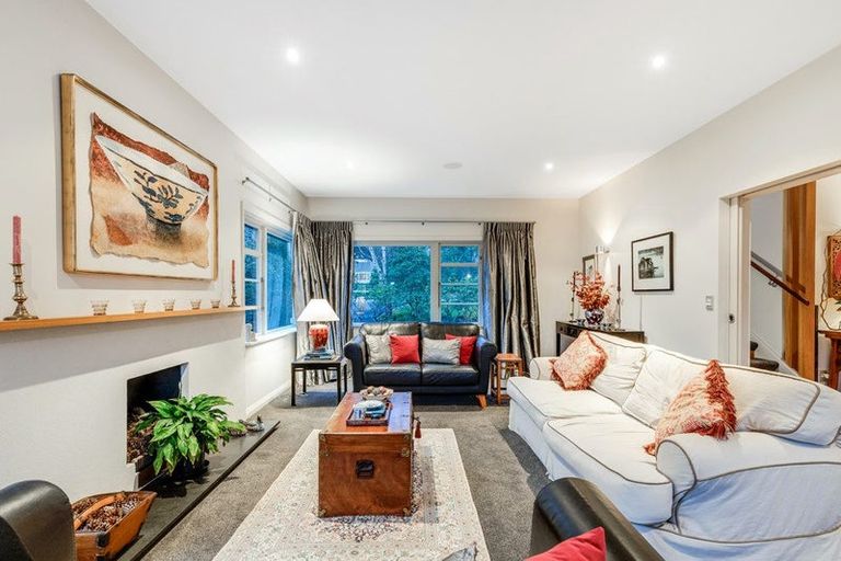 Photo of property in 33 Cheviot Road, Lowry Bay, Lower Hutt, 5013