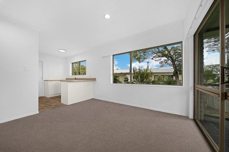 Photo of property in 1/132 Hutchinsons Road, Bucklands Beach, Auckland, 2014