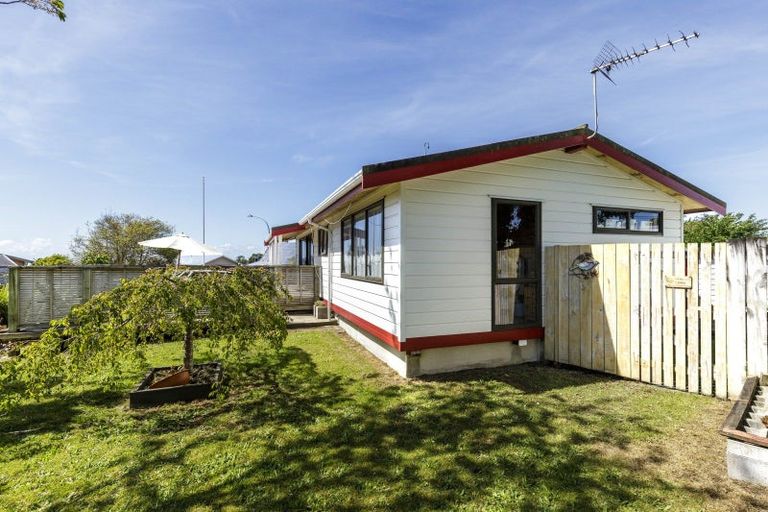 Photo of property in 2 Honnor Place, Hurdon, New Plymouth, 4310