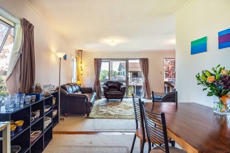 Photo of property in 27 Glen Vista Place, Bayview, Auckland, 0629