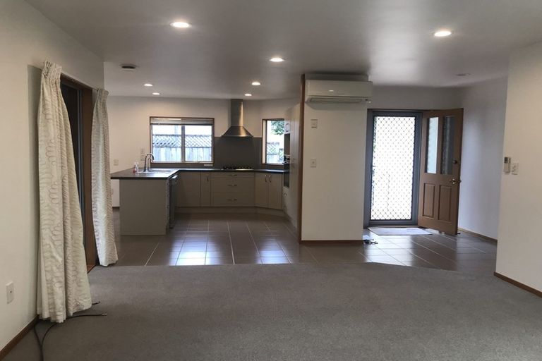 Photo of property in 3/2 East Coast Road, Milford, Auckland, 0620